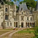 Chateau De Salvert - 4 Gites - 32 Personnes Neuille