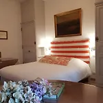 Chateau De Salvert - 4 Gites - 32 Personnes Neuille