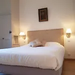 Chateau De Salvert - 4 Gites - 32 Personnes Holiday home Neuille