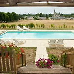 Chateau De Salvert - 4 Gites - 32 Personnes