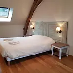 Chateau De Salvert - 4 Gites - 32 Personnes