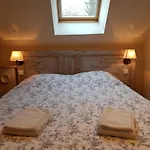 Chateau De Salvert - 4 Gites - 32 Personnes * Neuille
