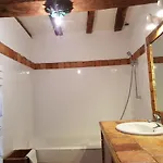Chateau De Salvert - 4 Gites - 32 Personnes Neuille