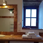 Chateau De Salvert - 4 Gites - 32 Personnes