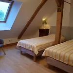 Chateau De Salvert - 4 Gites - 32 Personnes
