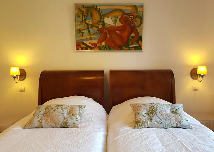 Hébergement de vacances Chateau De Salvert - *