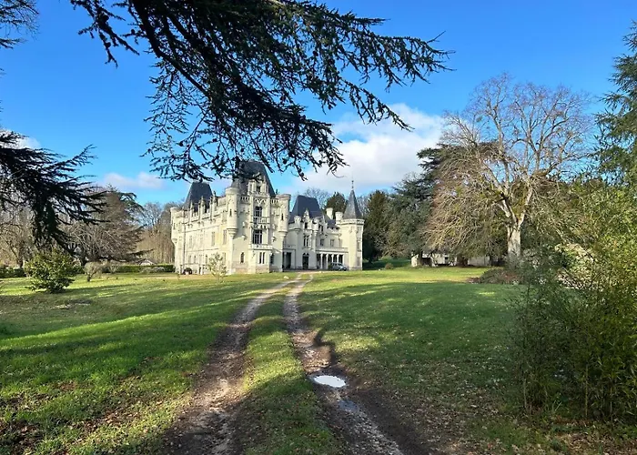 Hébergement de vacances Chateau De Salvert - *