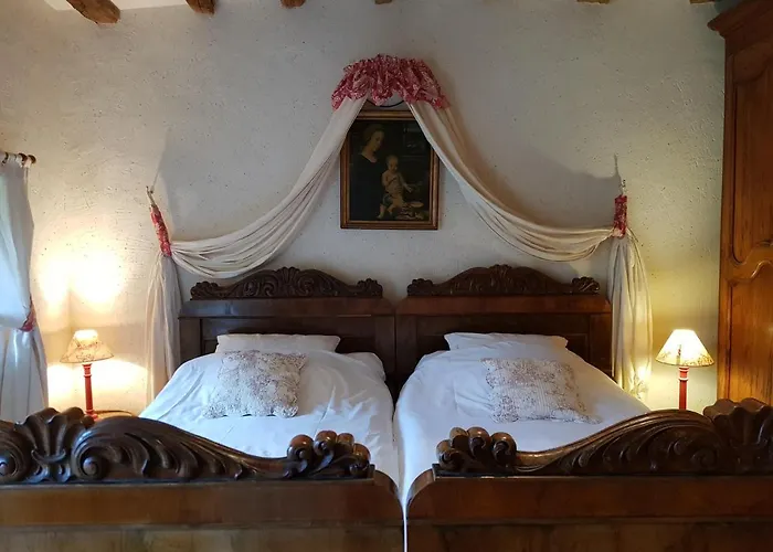 Chateau De Salvert - Hébergement de vacances *