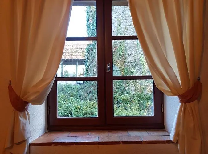 Chateau De Salvert - * Neuillé